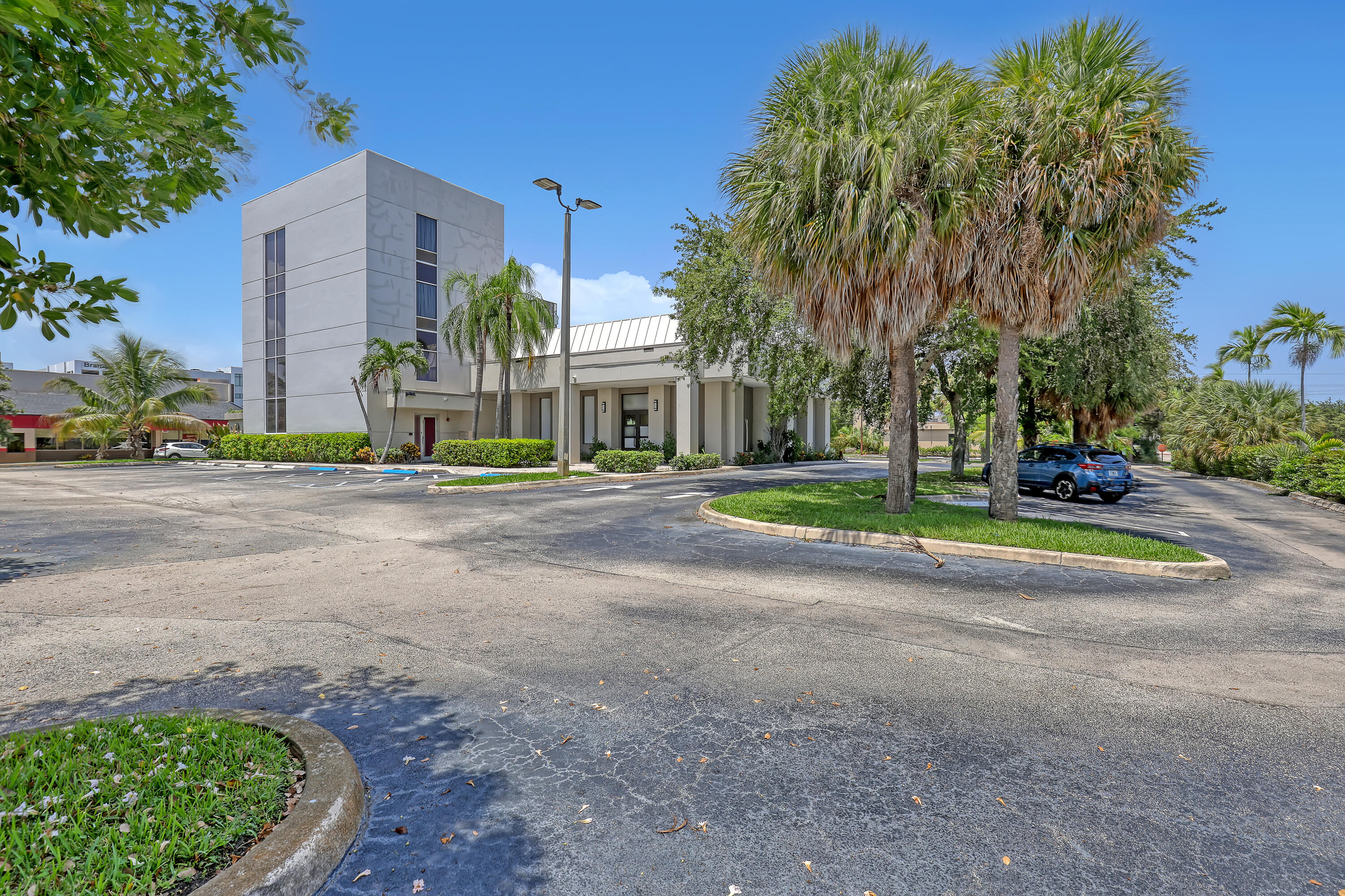 Commercial Sale in West Palm Beach 4