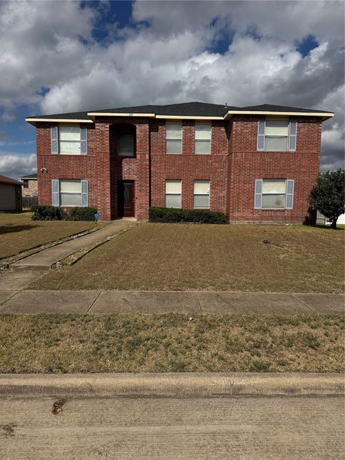 611 Pondview Dr, Cedar Hill, TX, 75104-6219 | Card Image