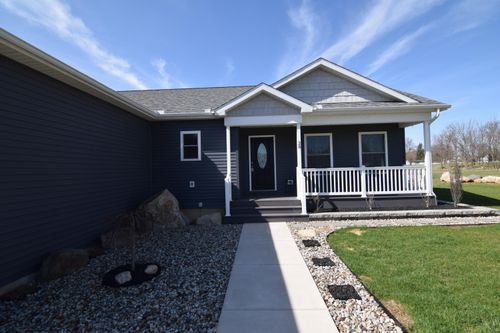 28 Hunting Trail Ave, Quincy, MI, 49082-1238 | Card Image