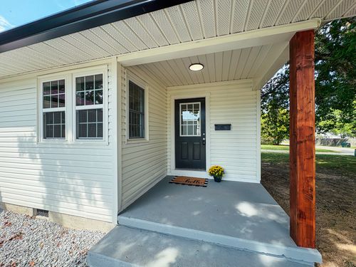 308 S Pine St, Hohenwald, TN, 38462-1729 | Card Image