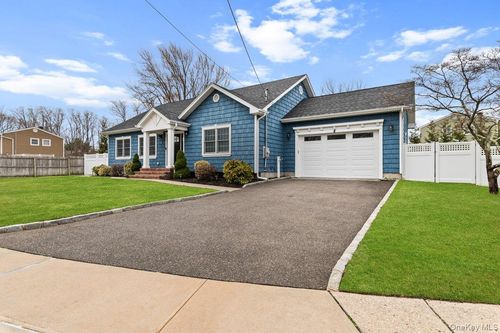 66 Arch Dr, Holbrook, NY, 11741-5802 | Card Image