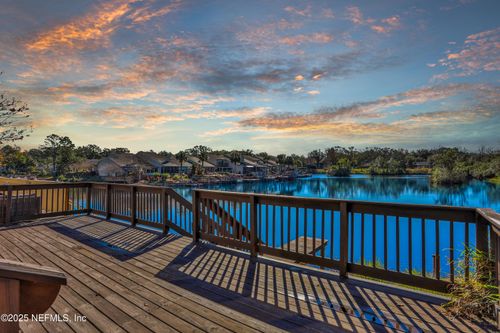 8 Fox Valley Dr, ORANGE PARK, FL, 32073-5114 | Card Image