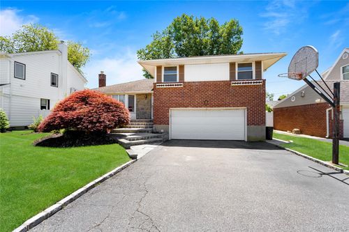 33 Birchwood Park Dr, Syosset, NY, 11791-6418 | Card Image