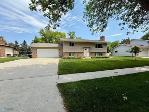 3818 S Rivershore Dr, Moorhead, MN, 56560-5621 | Card Image