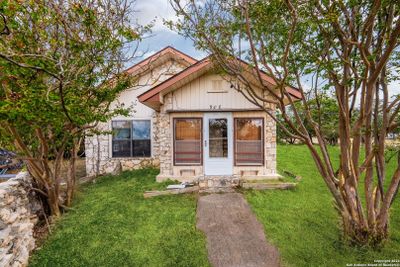 900 Mountain Dr, House other with 3 bedrooms, 2 bathrooms and null parking in Kerrville TX | Image 1