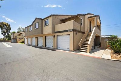 11 - Los Morros Way, Condo with 1 bedrooms, 1 bathrooms and 2 parking in Oceanside CA | Image 2