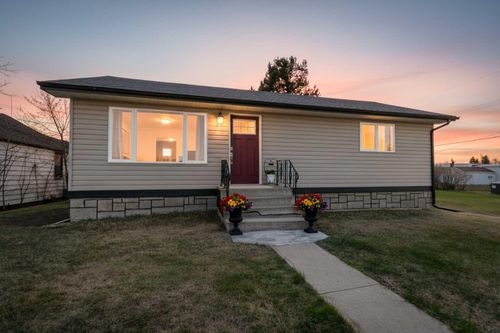 4923 51 Ave, Holden, AB, T0B4J3 | Card Image