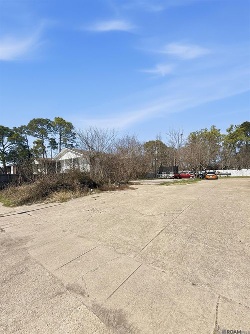 8231 Ned Ave, Baton Rouge, LA, 70820-8102 | Card Image