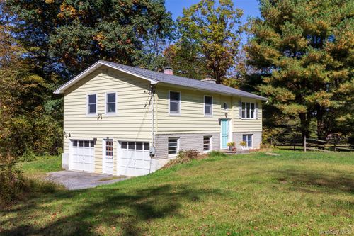 929 Centre Rd, Staatsburg, NY, 12580-6222 | Card Image