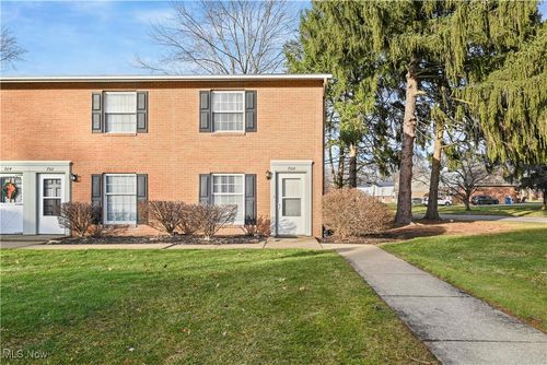 700 Lakeview Dr, Cortland, OH, 44410-1621 | Card Image