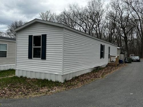 8 Hillside Vlg, Oxford, NJ, 07863-3369 | Card Image