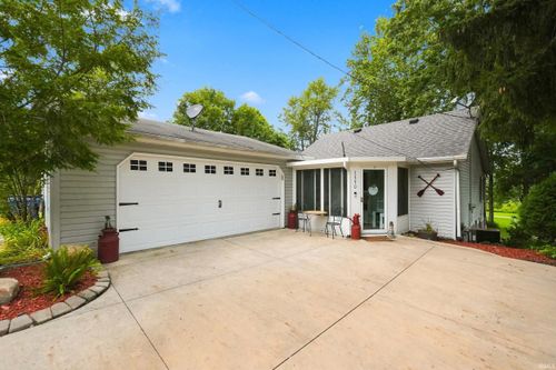 3370 W Old Lake Rd, Columbia City, IN, 46725-9170 | Card Image