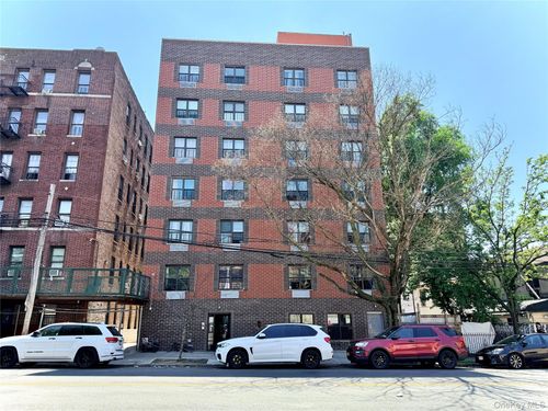 772 E 182nd St, Bronx, NY, 10460-1195 | Card Image