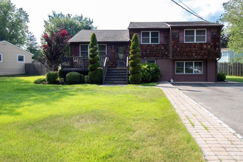 25 Baker Dr, Helmetta, NJ, 08828-1102 | Card Image