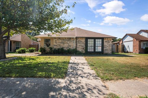 621 Stonehenge Dr, Grand Prairie, TX, 75052-5650 | Card Image