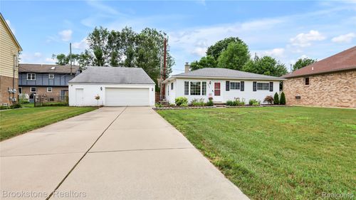 39419 Augusta Ave, Sterling Heights, MI, 48313-5507 | Card Image