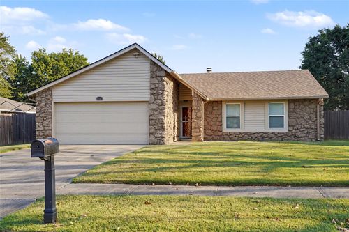 1300 Austin Pl, Broken Arrow, OK, 74011-3047 | Card Image