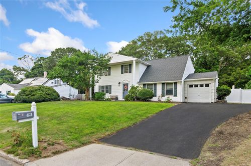 43 Westcliff Dr, Mount Sinai, NY, 11766-2222 | Card Image