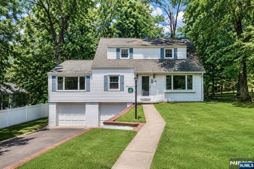 18 Mountainside Drive, Wayne, NJ, 07470 | Card Image
