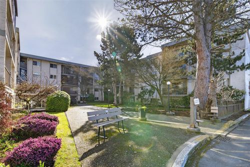 323-3225 Eldon Pl, Saanich, BC, V8Z6A7 | Card Image