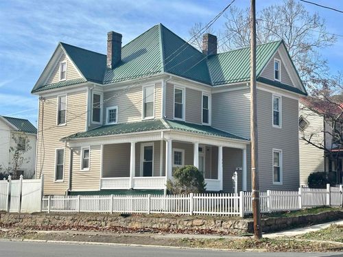 321 Pine St, Clifton Forge, VA, 24422-1140 | Card Image