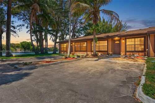 10351 Juniper Ct, Pembroke Pines, FL, 33026-1729 | Card Image