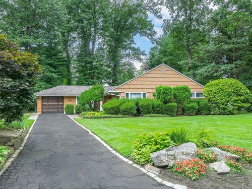 7 Appletree Ln, Glen Cove, NY, 11542-1424 | Card Image