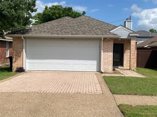 576 Majestic Park Ln, Cedar Hill, TX, 75104-1764 | Card Image
