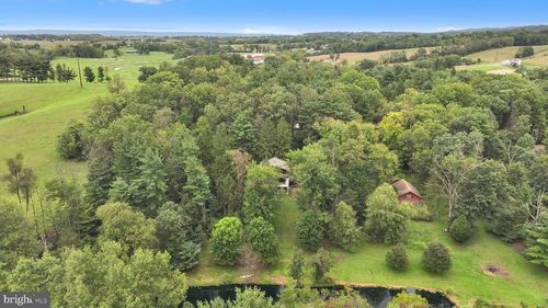 9 Century Ln, NEWMANSTOWN, PA, 17073-8981 | Card Image