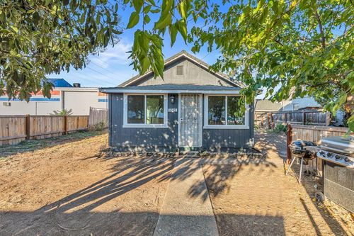 1049 Beatty St, Medford, OR, 97501-1601 | Card Image