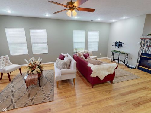 57-5180 Dunewood Way, Avon, IN, 46123-7071 | Card Image