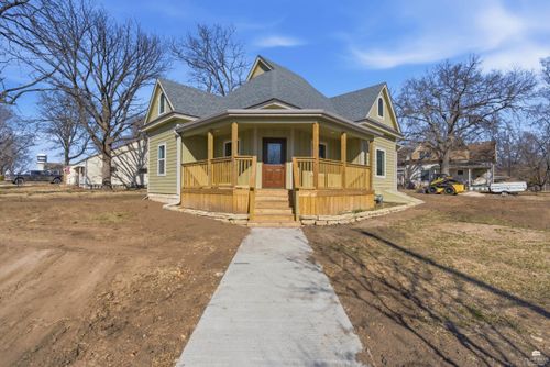 100 E 8th St, Onaga, KS, 66521-9791 | Card Image