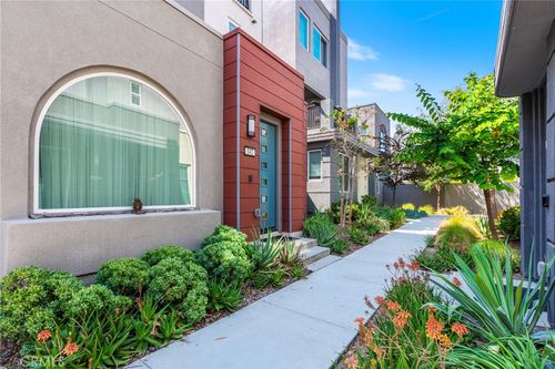 142 Allusion, Irvine, CA, 92618-1795 | Card Image