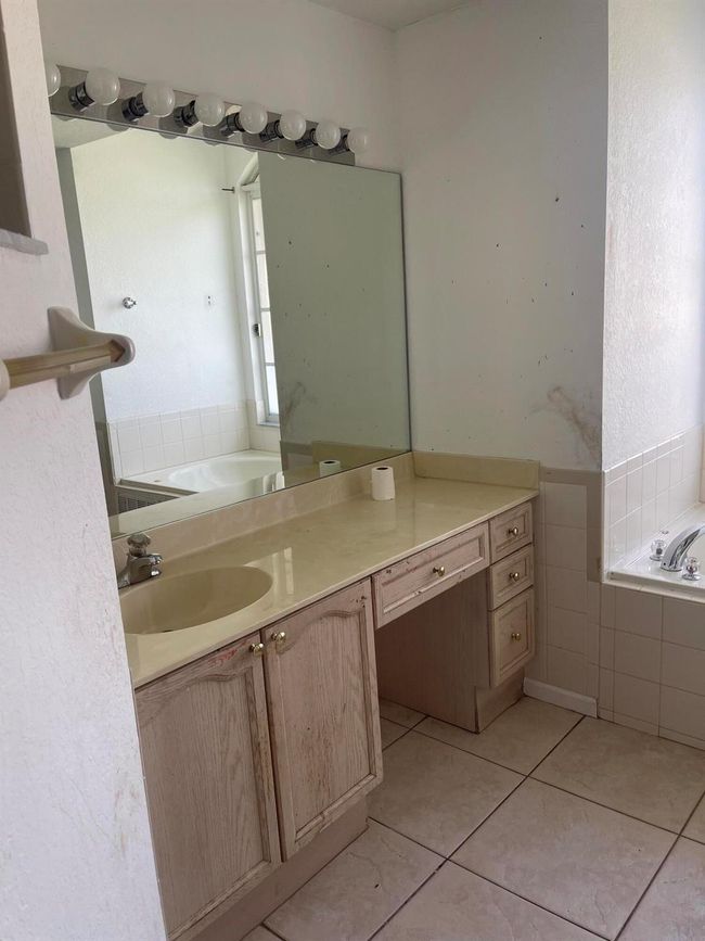 1072 Sw Castaneda Ln, House other with 3 bedrooms, 2 bathrooms and null parking in Port St. Lucie FL | Image 14