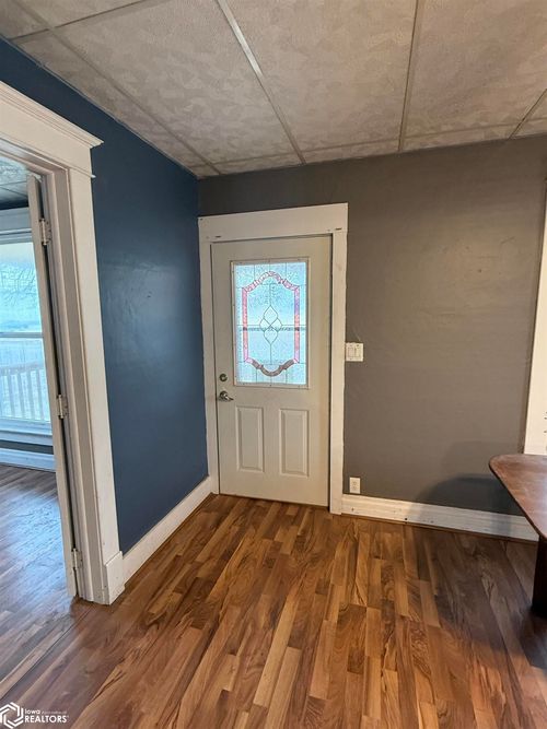 306 S Main St, Sigourney, IA, 52591-1424 | Card Image