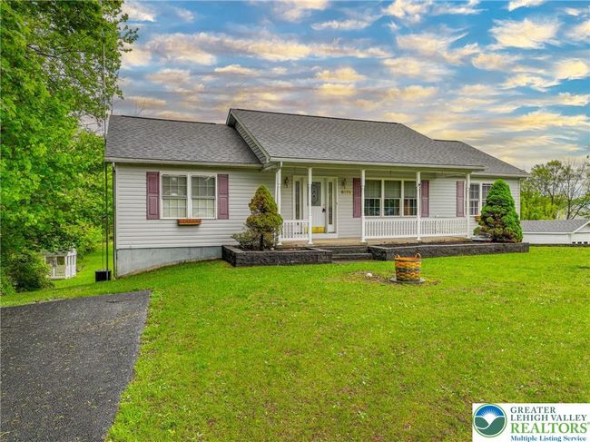 4579 W Mountain View Dr, House other with 3 bedrooms, 2 bathrooms and null parking in WALNUTPORT PA | Image 4