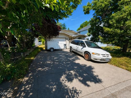 875 Jaquelyn St, Ashland, OR, 97520-1475 | Card Image