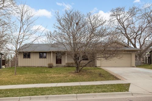946 Redwood Dr, Apple Valley, MN, 55124-9124 | Card Image