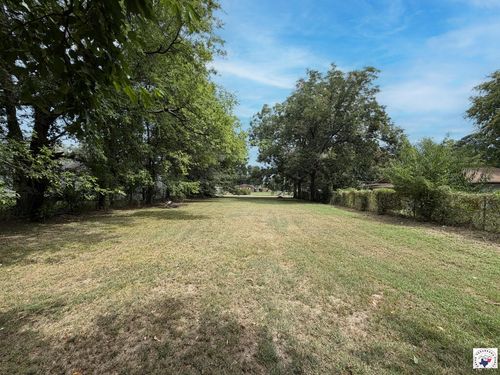 124 E Crockett St, De Kalb, TX, 75559-1855 | Card Image