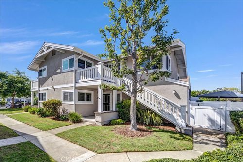 45 Tarocco, Irvine, CA, 92618-0304 | Card Image