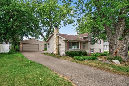 69 Dennis Ln N, Maplewood, MN, 55119-4741 | Card Image