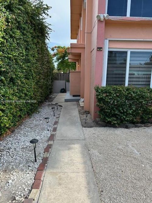 s-2304 Roosevelt St, Hollywood, FL, 33020-2607 | Card Image
