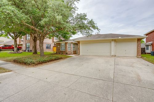 736 Cardinal Dr, Saginaw, TX, 76131-4876 | Card Image