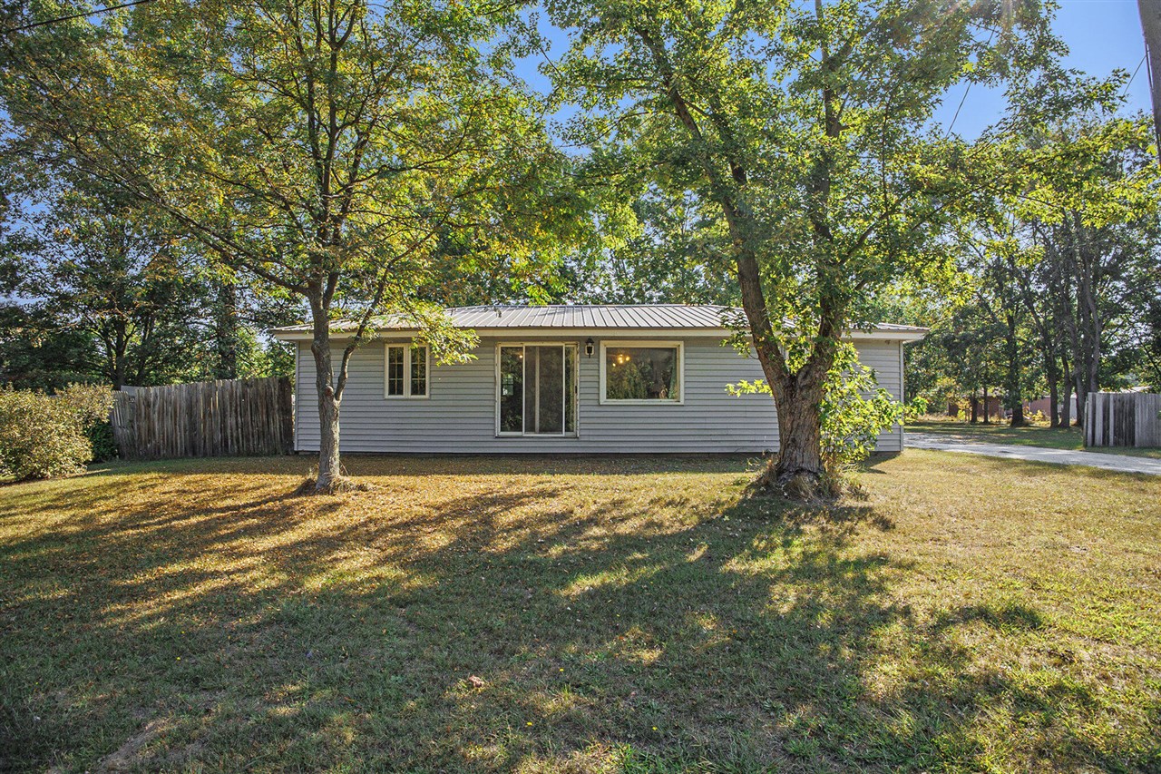 Maple Island Rd, Muskegon, MI 49442