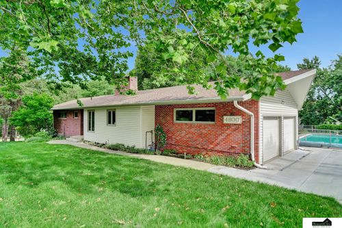 4800 Mandarin Cir, Lincoln, NE, 68516-4429 | Card Image