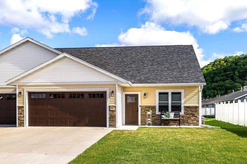3827 Sunnyside Dr W, La Crosse, WI, 54601 | Card Image