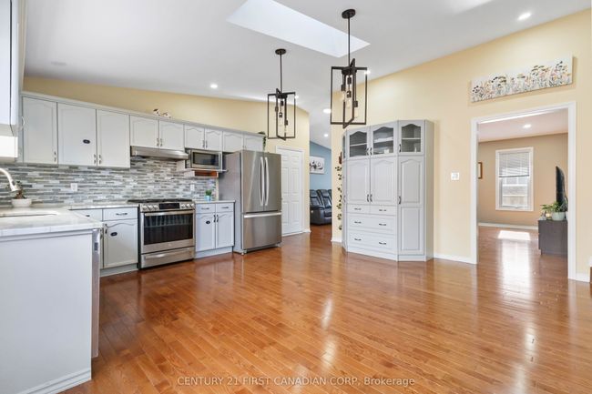 256 White Sands Dr, House other with 4 bedrooms, 2 bathrooms and 2 parking in London ON | Image 11