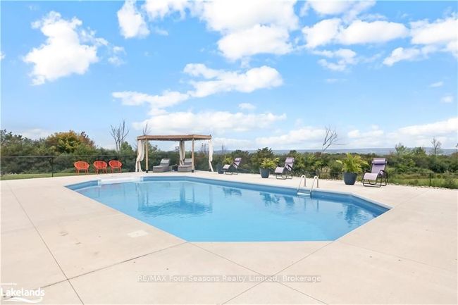 086131 Sideroad 7, House other with 4 bedrooms, 2 bathrooms and 4 parking in Meaford ON | Image 6
