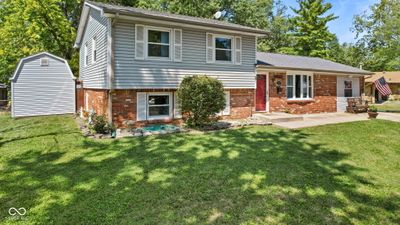 Beautiful 5-6 Bedroom home with fully fenced yard | Image 1