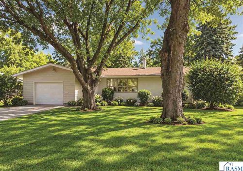 130 Eastwood Dr, Mankato, MN, 56001-5009 | Card Image